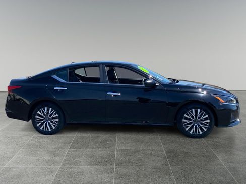 Used 2025 Nissan Altima 2.5 SV FWD image 6