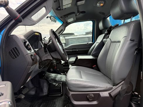 Used 2015 Ford F550 4x4 Regular Cab Super Duty image 38