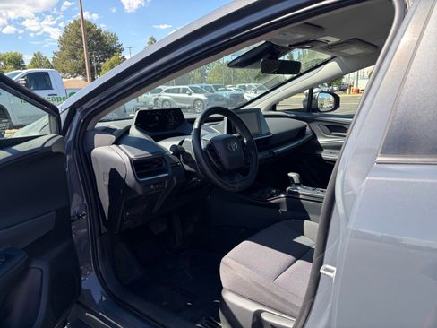 Used 2025 Toyota Prius LE FWD image 10