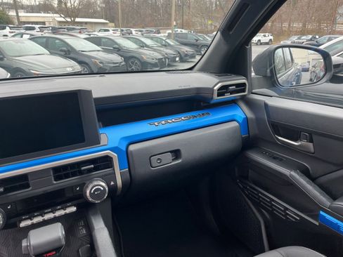 Used 2025 Toyota Tacoma TRD Off-Road image 30