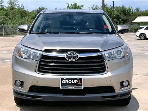 Used 2014 Toyota Highlander Limited w/ Driver Technology Package image 4