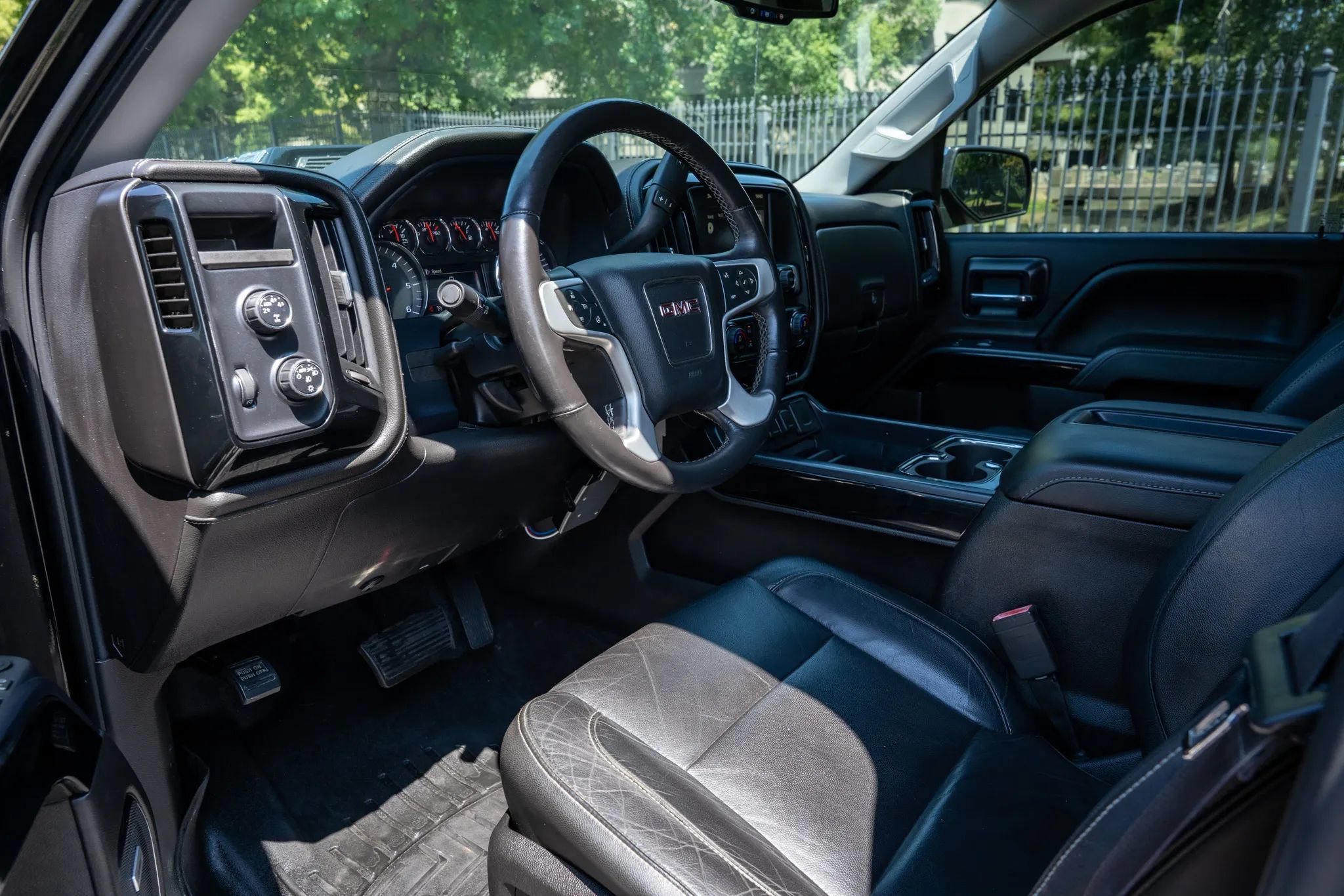 Used 2014 GMC Sierra 1500 SLT w/ SLT Preferred Package AWD/4WD image 10