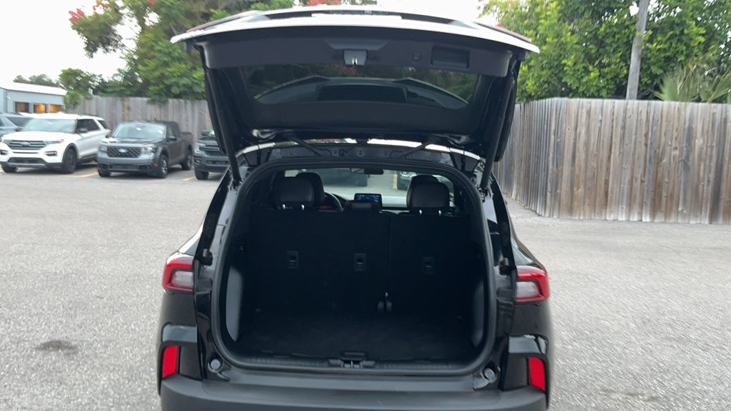 Certified 2025 Ford Escape ST-Line FWD image 8