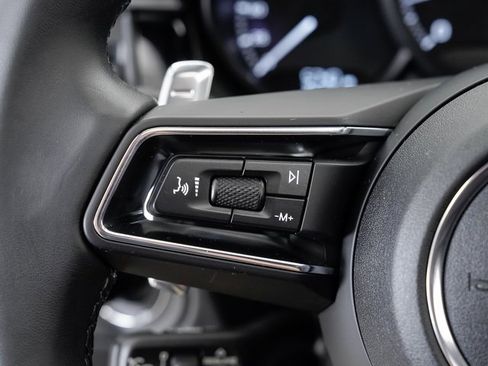 Used 2025 Porsche Macan image 14