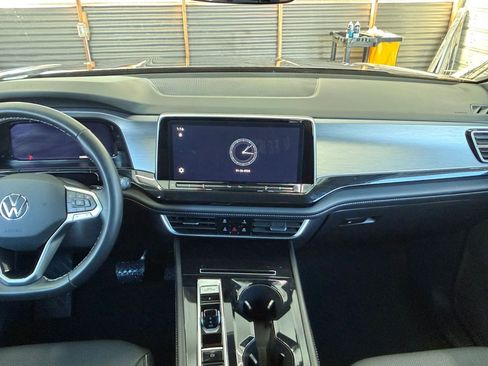 Used 2025 Volkswagen Atlas Cross Sport SE image 17