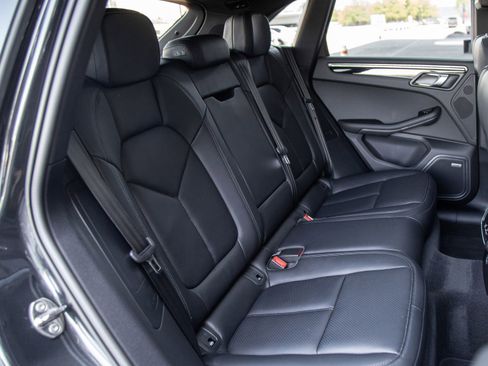 Certified 2024 Porsche Macan AWD/4WD image 12
