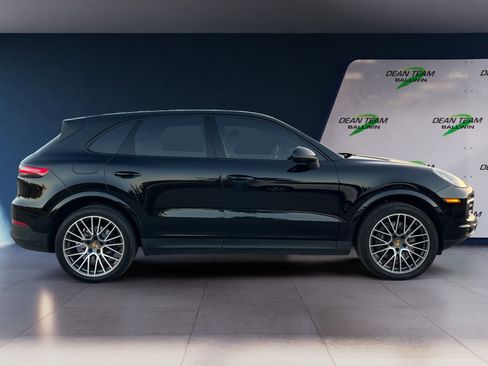 Used 2021 Porsche Cayenne image 9