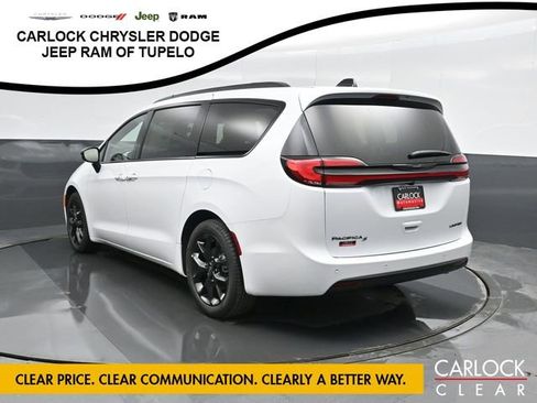New 2026 Chrysler Pacifica Limited image 8