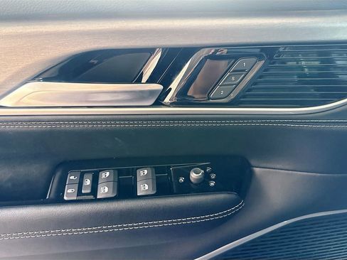New 2026 Jeep Grand Wagoneer 4WD image 18