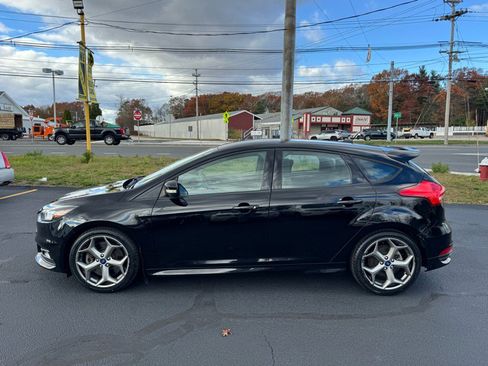 Used 2018 Ford Focus ST image 8