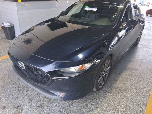 Used 2020 MAZDA MAZDA3 Hatchback w/ Preferred Package FWD image 1