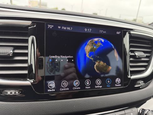 Used 2018 Chrysler Pacifica Touring-L Plus w/ S Appearance Package FWD image 27