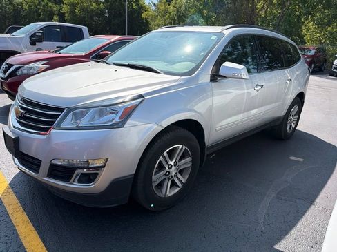 Used 2017 Chevrolet Traverse LT FWD image 1