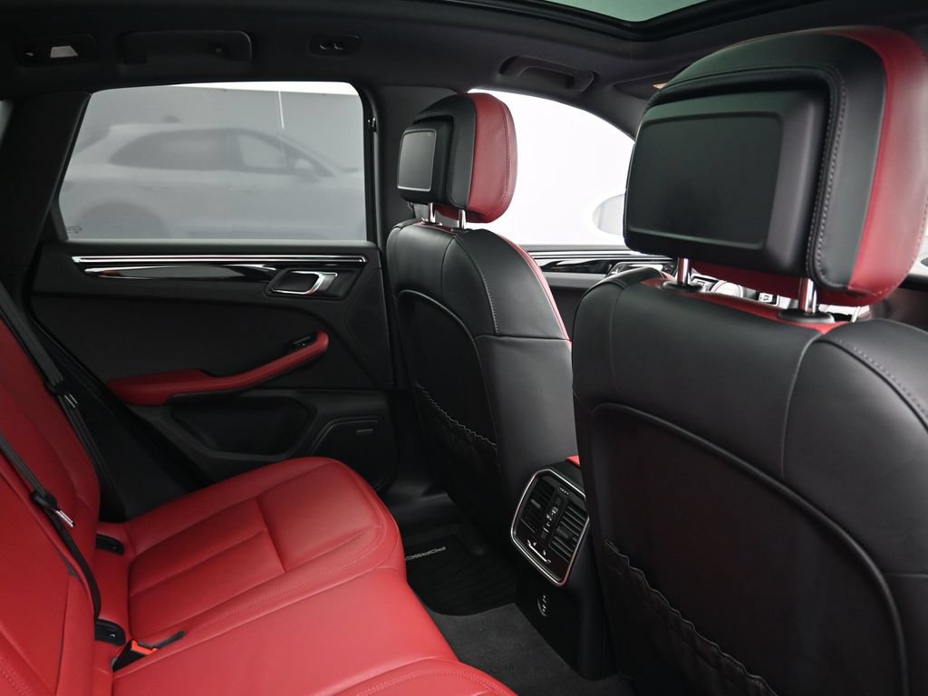 Used 2026 Porsche Macan AWD/4WD image 7