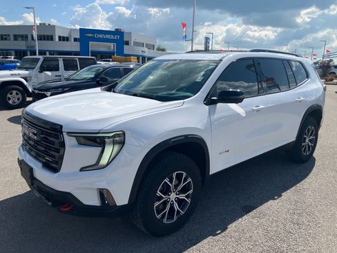 Used 2025 GMC Acadia AT4 w/ Luxury Package AWD/4WD image 4
