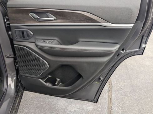 New 2026 Jeep Grand Cherokee Limited image 32