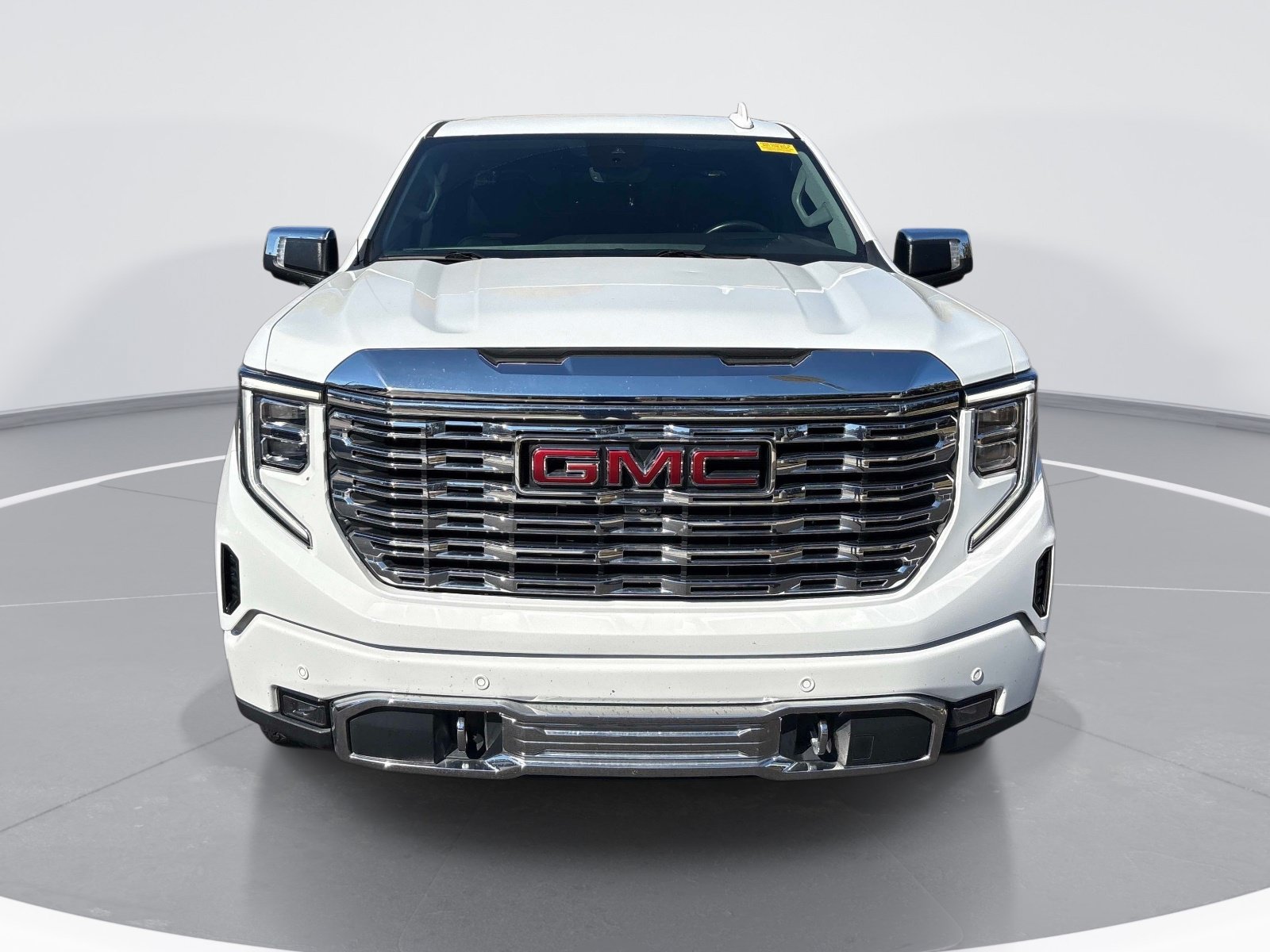 Used 2022 GMC Sierra 1500 Denali w/ Technology Package AWD/4WD image 2