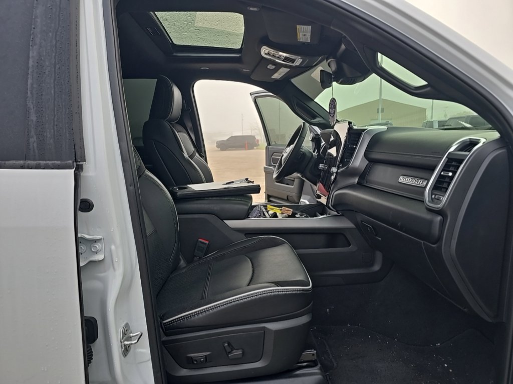 Used 2025 RAM 2500 Laramie AWD/4WD image 21