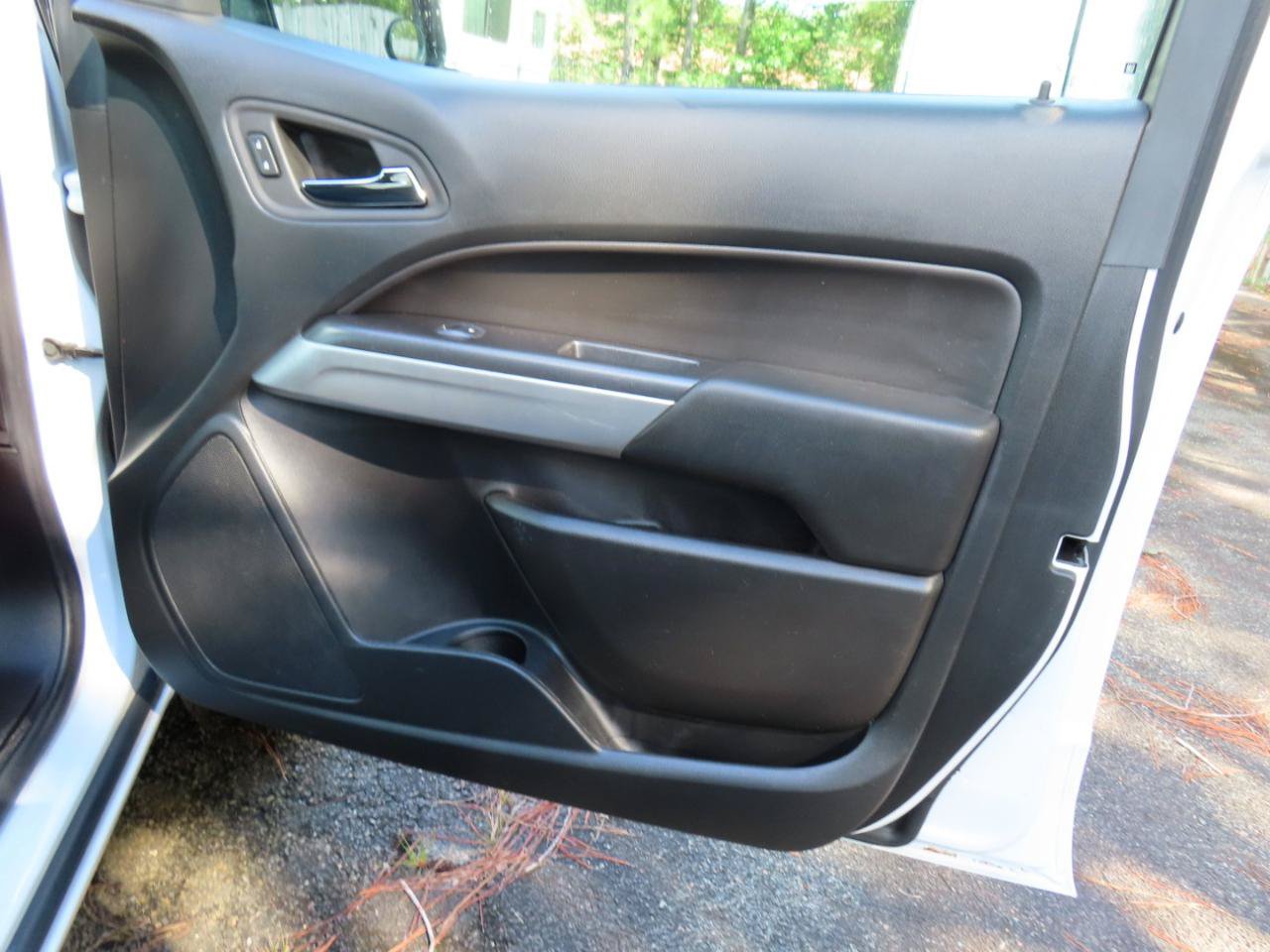 Used 2022 Chevrolet Colorado LT w/ Fleet Safety Package RWD image 22