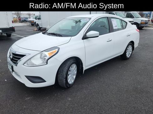 Used 2019 Nissan Versa SV image 3