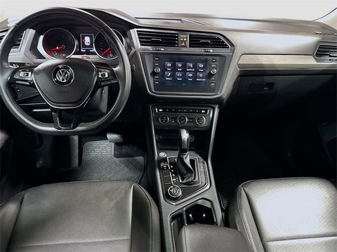 Used 2020 Volkswagen Tiguan SE w/ Panoramic Sunroof Package image 27