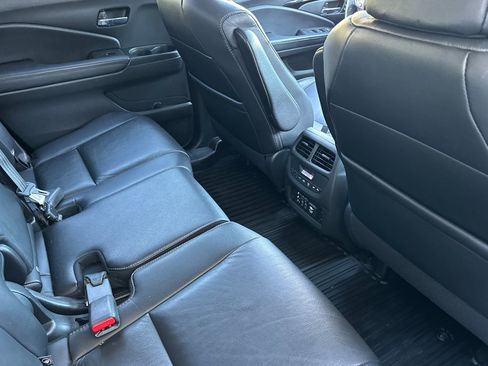 Used 2018 Honda Pilot Touring image 30