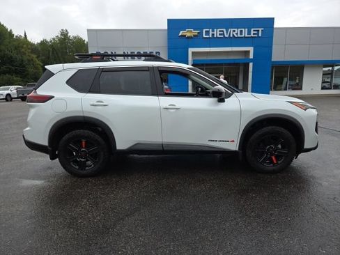 Used 2025 Nissan Rogue SV AWD/4WD image 26