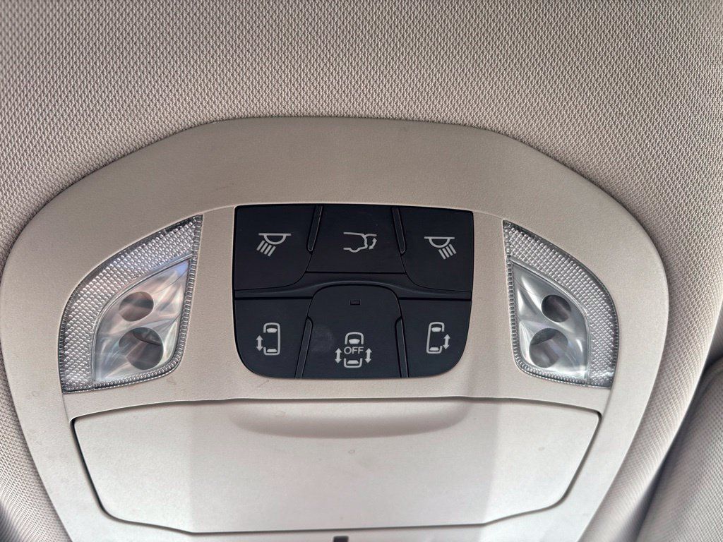 Used 2024 Chrysler Pacifica Limited FWD image 43