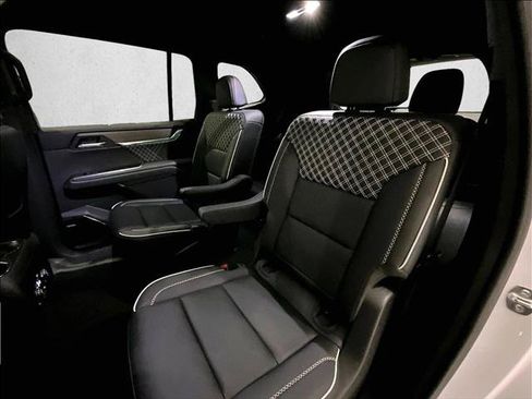 Used 2025 GMC Acadia Denali w/ Super Cruise Package FWD image 28