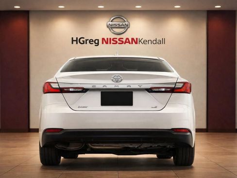 Used 2025 Toyota Camry LE image 5