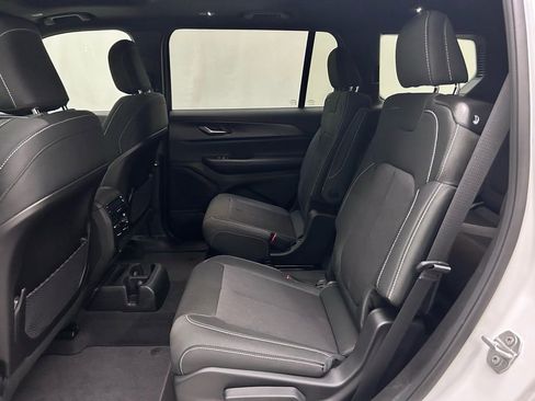 New 2025 Jeep Grand Cherokee L Laredo image 14