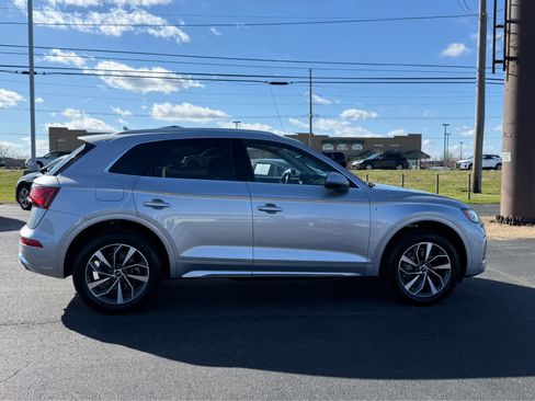 Used 2023 Audi Q5 2.0T Premium w/ Convenience Package image 8