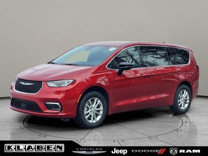 New 2026 Chrysler Pacifica Select