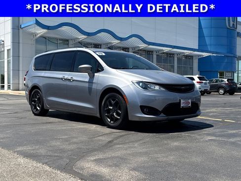 Used 2019 Chrysler Pacifica Touring-L Plus w/ Advanced Safetytec Group FWD image 3