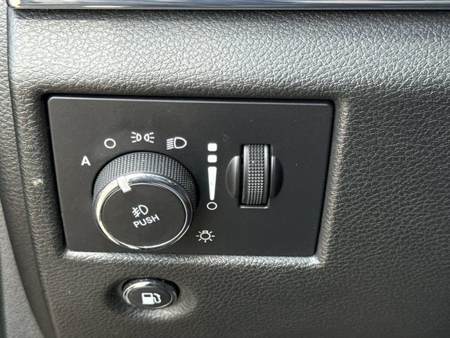 Used 2022 Jeep Grand Cherokee Limited w/ Tech Group RWD image 25
