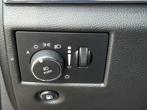 Used 2022 Jeep Grand Cherokee Limited w/ Tech Group RWD image 25