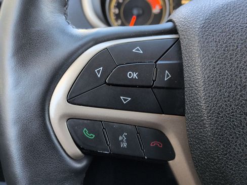 Used 2017 Jeep Cherokee Latitude w/ Cold Weather Group image 14