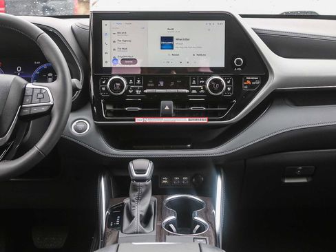 New 2026 Toyota Highlander Platinum image 15