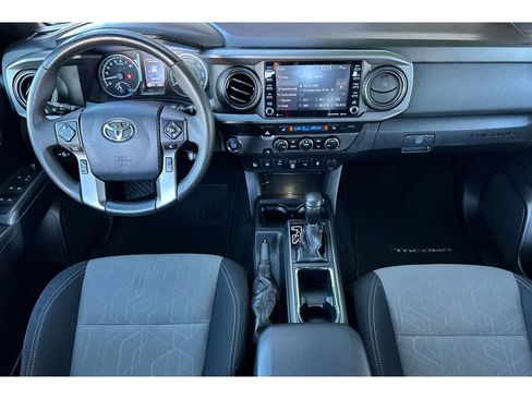 Used 2020 Toyota Tacoma 2WD Double Cab image 14
