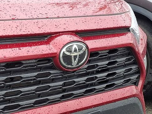 Used 2021 Toyota RAV4 LE image 9