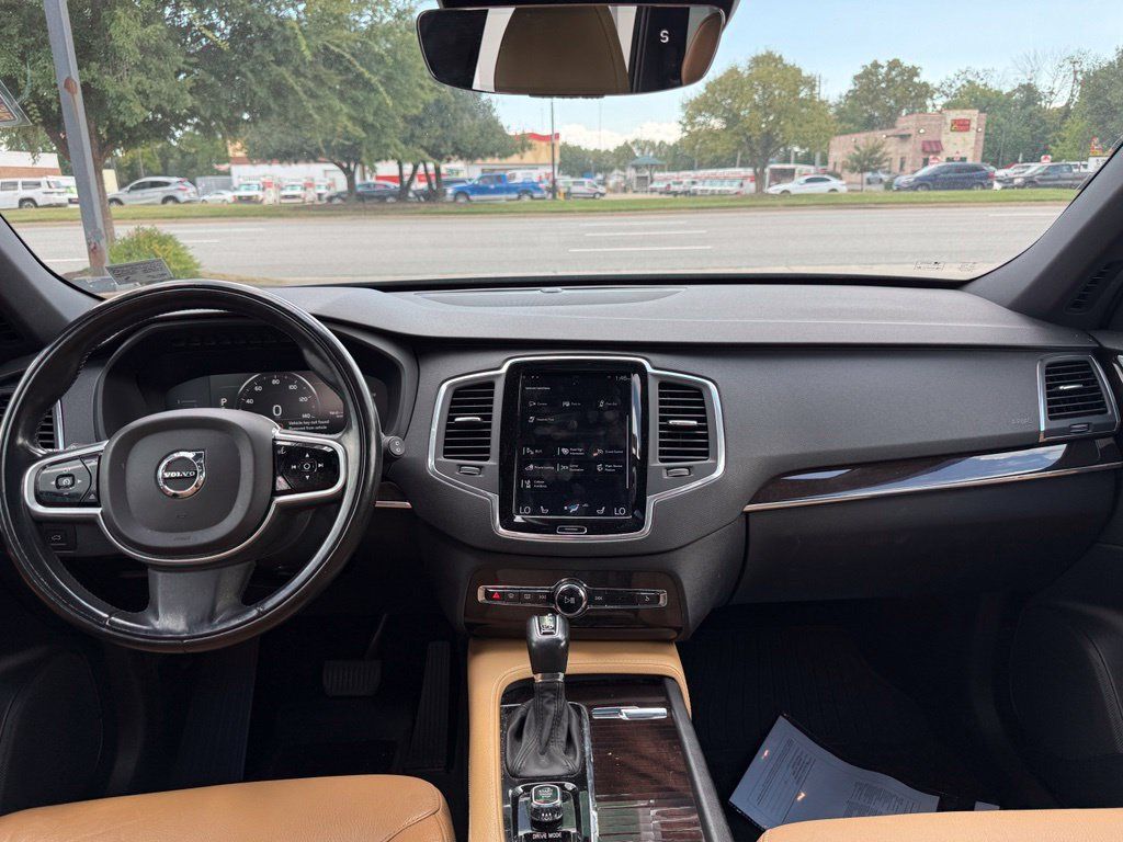 Used 2018 Volvo XC90 T5 Momentum w/ Convenience Package AWD/4WD image 10