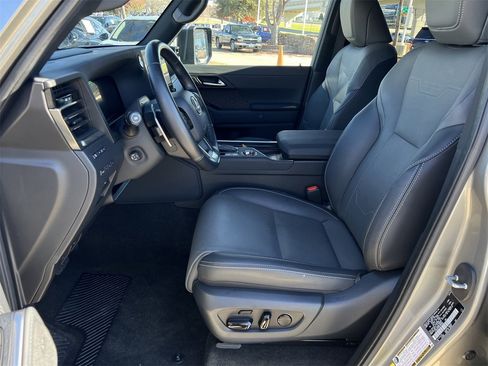 Used 2024 Lexus GX 550 image 25