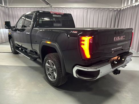 Used 2025 GMC Sierra 2500 SLT w/ SLT Premium Package image 5