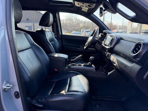 Used 2020 Toyota Tacoma TRD Off-Road w/ TRD Premium Off Road Package image 23