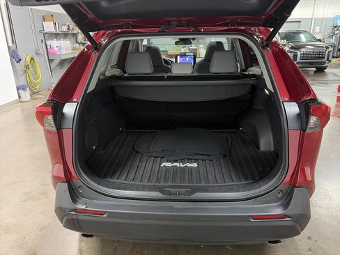 Used 2023 Toyota RAV4 XLE Premium AWD/4WD image 28