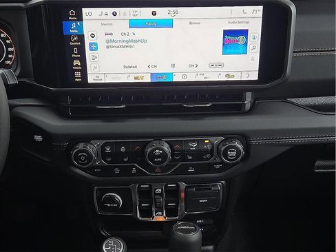 New 2025 Jeep Gladiator High Tide image 10