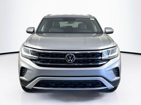 Used 2023 Volkswagen Atlas Cross Sport SE image 2