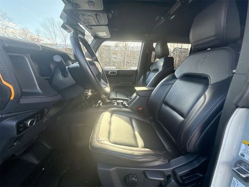 Used 2024 Ford Bronco Badlands image 13