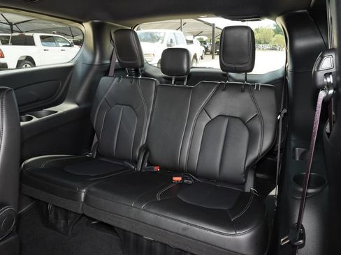 Used 2026 Chrysler Pacifica Select FWD image 25