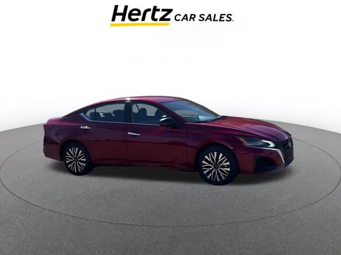 Used 2025 Nissan Altima 2.5 SV image 1